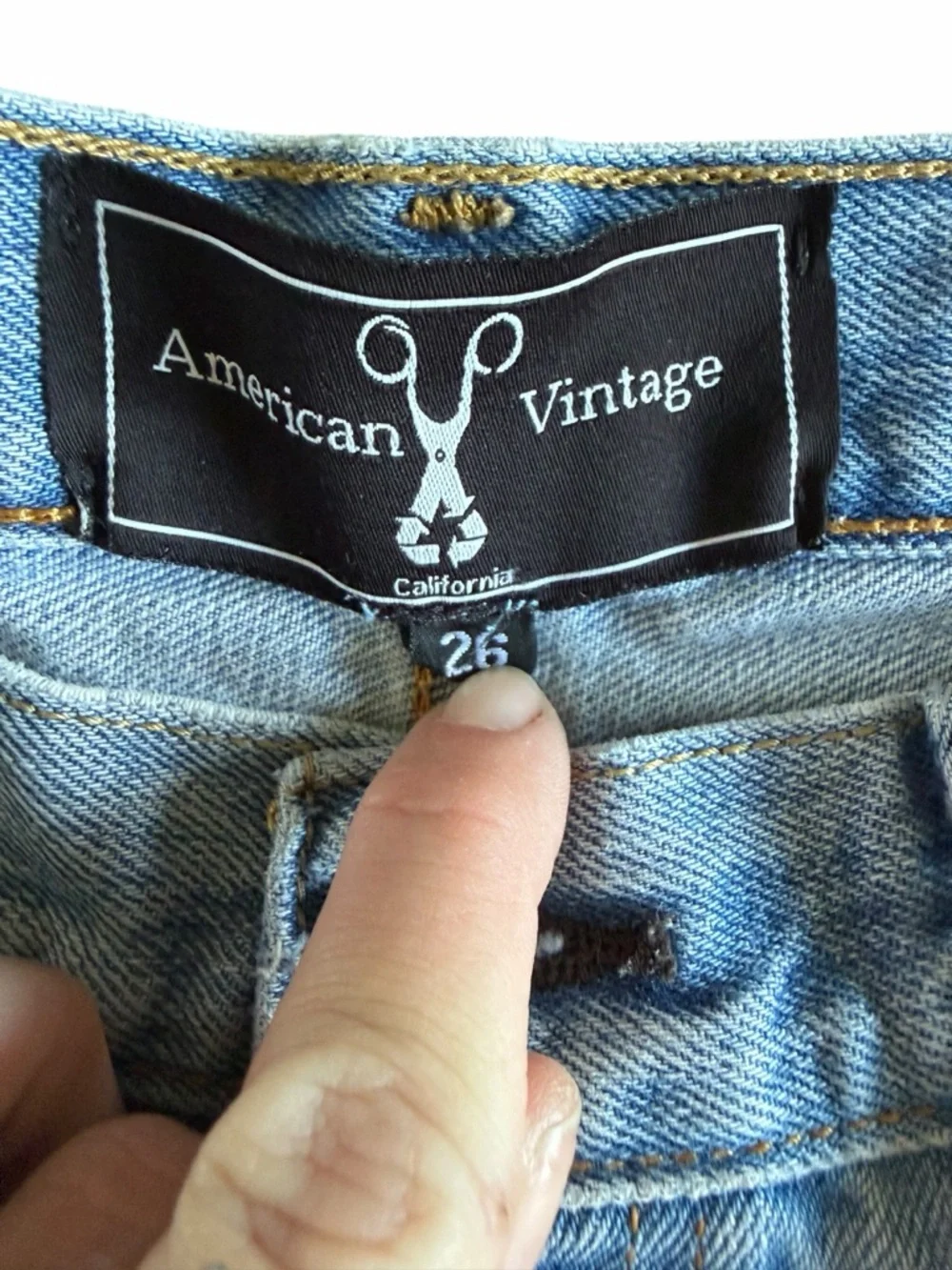 🌟American Vintage Levi’s Light Blue Frayed Cut-off Distressed 90’s Denim Shorts - Picture 6 of 6